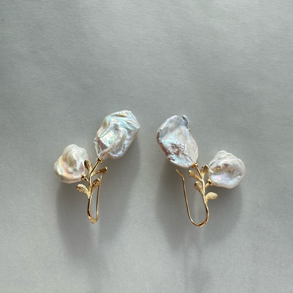 Pearl ear hooks